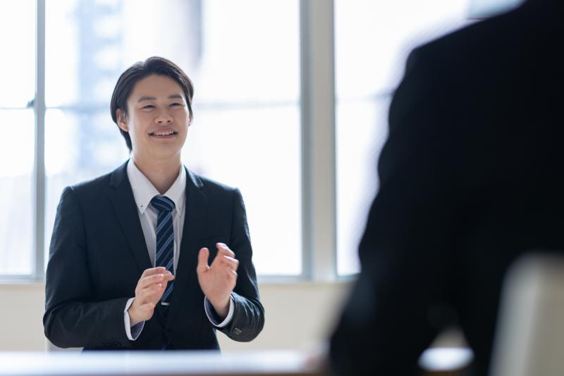 IT業界の転職面接で好印象を与える逆質問とは？例文・面接フェーズ別のポイントを解説